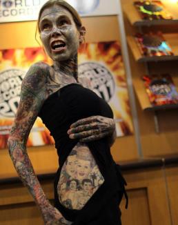 E cea mai tatuată femeie din lume (FOTO)